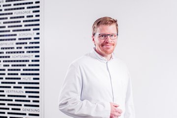 Dr. med. Malte Braunroth Leitender Oberarzt Allgemein-, Viszeral- und Minimalinvasive Chirurgie / Facharzt für Chirurgie, Viszeralchirurgie und Notfallmedizin
